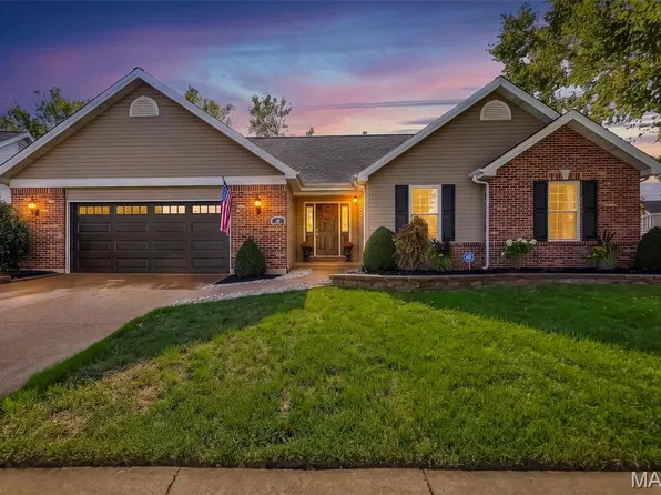 38 Mountain Laurel Dr, Saint Peters, MO 63376