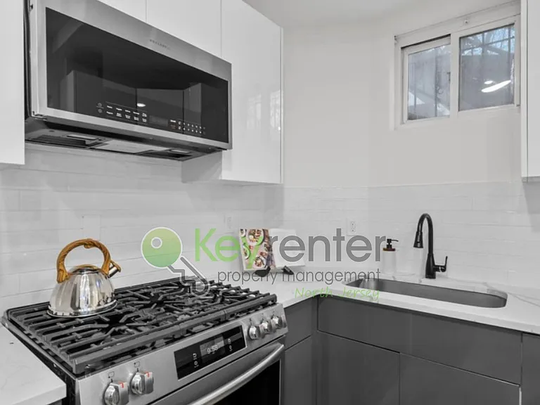 407 Park Ave — Photo 8