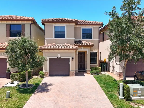 4961 NW 59th St, Tamarac, FL 33319