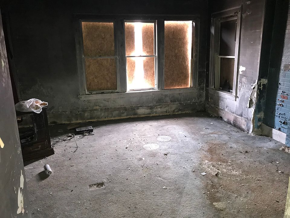 2nd image of 8342 S Oglesby Ave