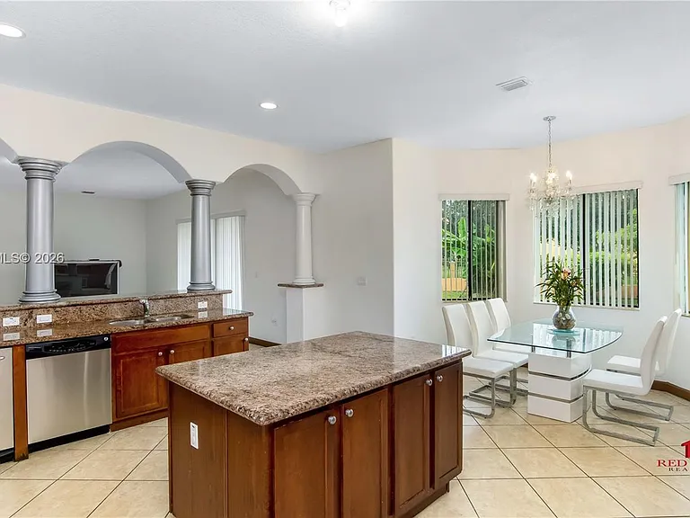 7833 SW 194th Ter — Photo 9