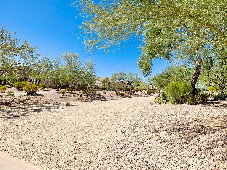4704 E Weaver Rd — Photo 99