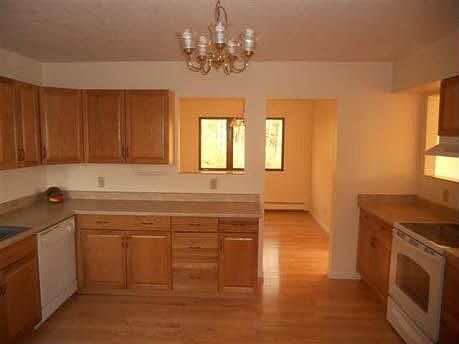 2nd image of 1036 Pasque St