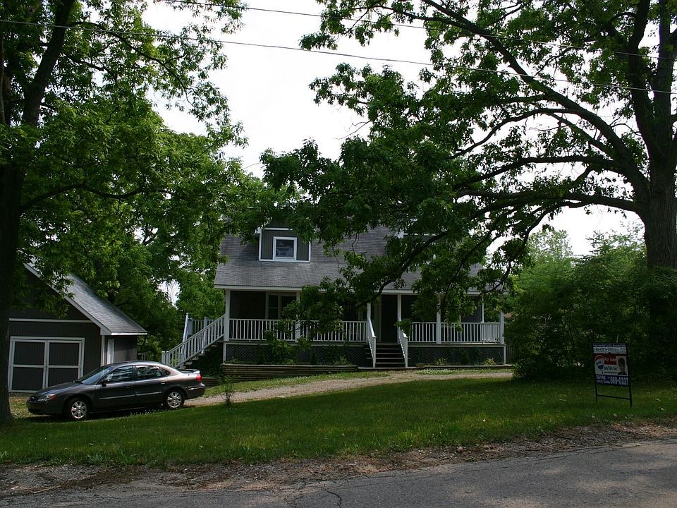 2nd image of 821 E Main St