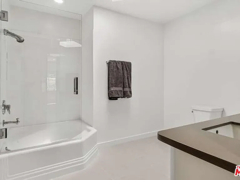 510 Toyopa Dr — Photo 26