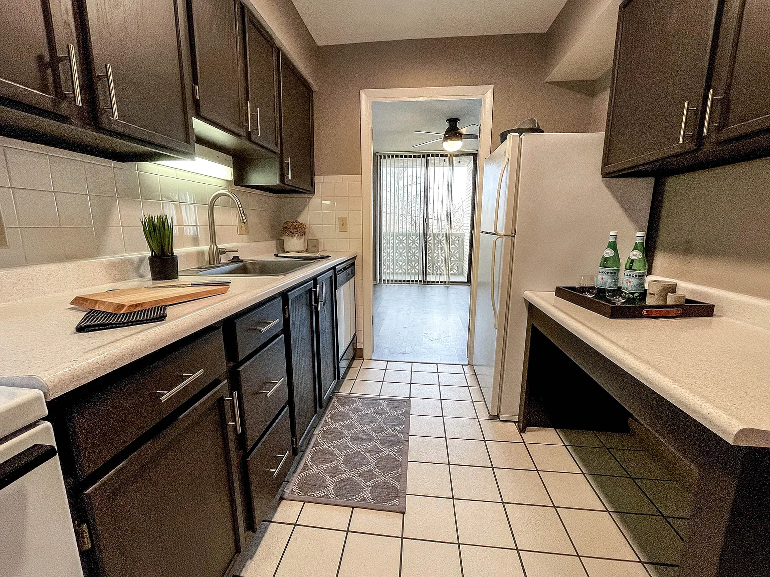 Fontainebleau Apartments — Photo 3