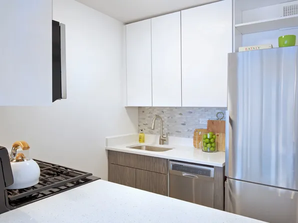 150 East 34th Street image 9 of 36