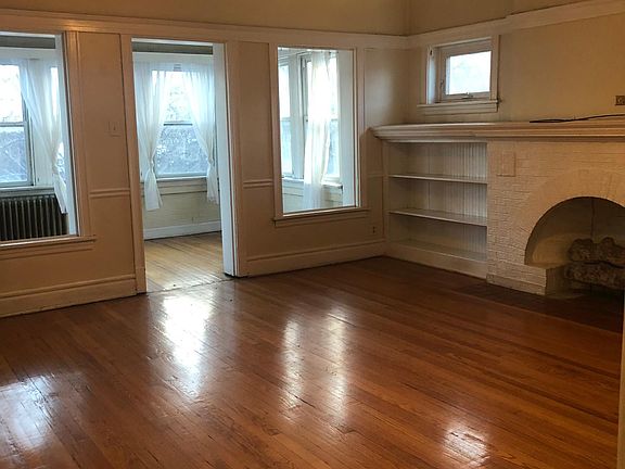 3rd image of 1344 W Elmdale Ave #3