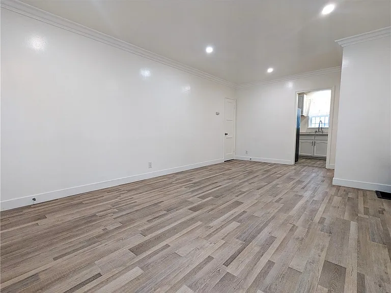 6101 S Hobart Blvd — Photo 7