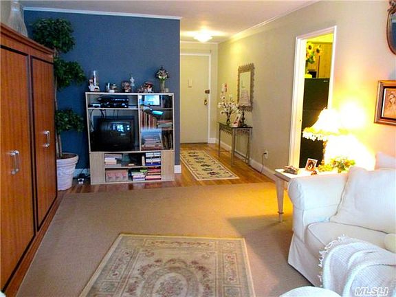 4th image of 1 Birchwood Ct APT 2A