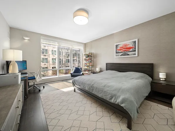 50 Riverside Boulevard image 4 of 19