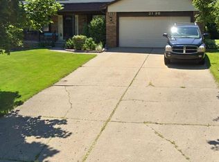 2198 Carpathian Dr, West Bloomfield, MI 48324