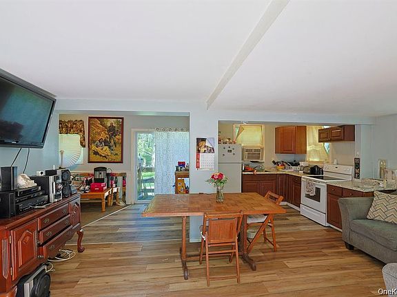 5th image of 181 Oakridge Road