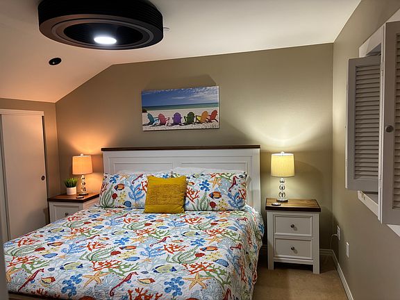 King/Master BR. King bed, modern (strong) spaceship fan, dual nightstands.