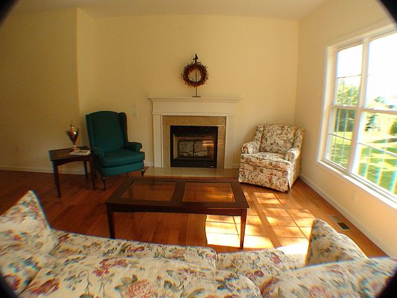 LIVING ROOM WITH GAS FIREPLACE