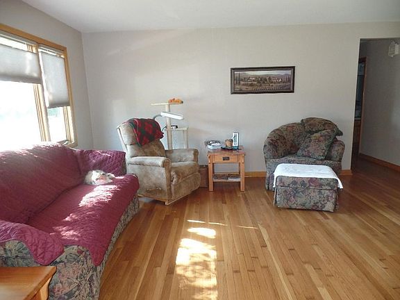 4th image of 160 Gregory Dr