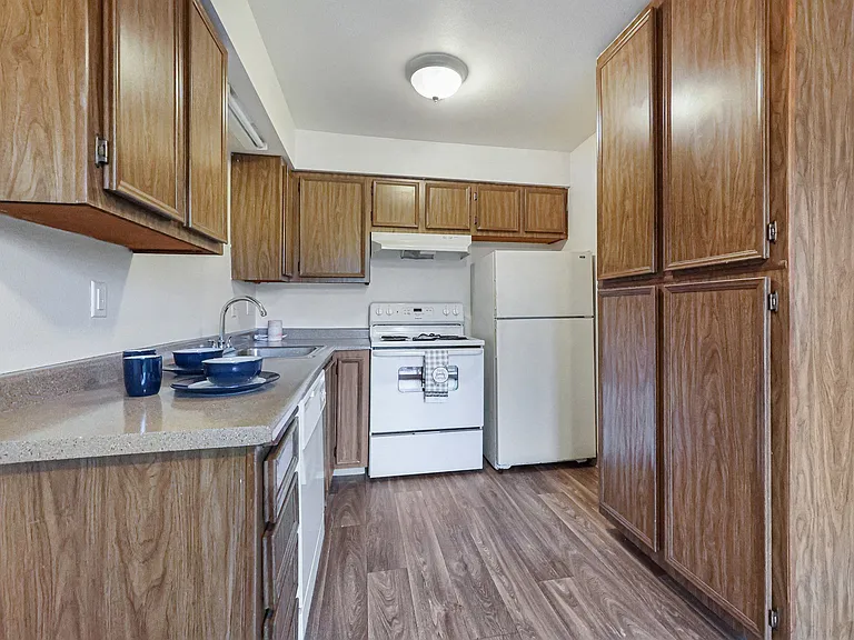 Applegate Apartments — Photo 18