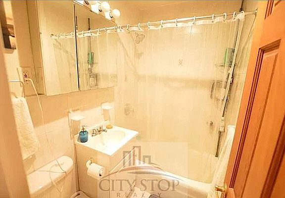 5th image of 101 W 77th St APT 1E