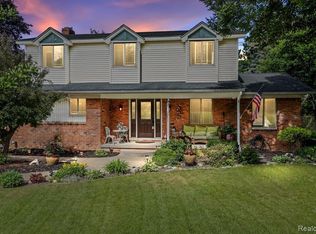 344 Melinda Cir E, White Lake, MI