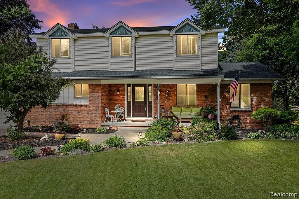 344 Melinda Cir E photo 1