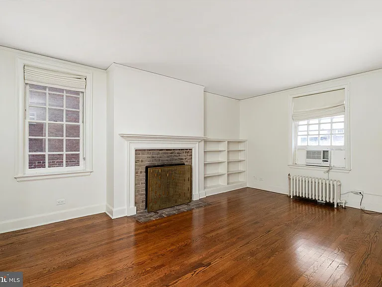 25 Palmer Sq W #A — Photo 8