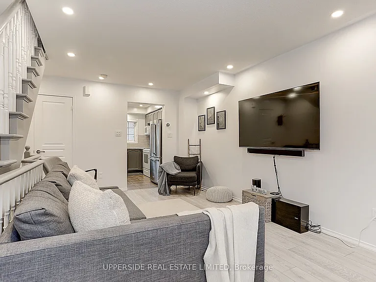 67 Birdstone Cres — Photo 16