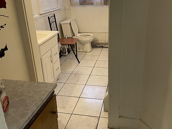 4th image of 257 Turner St #6