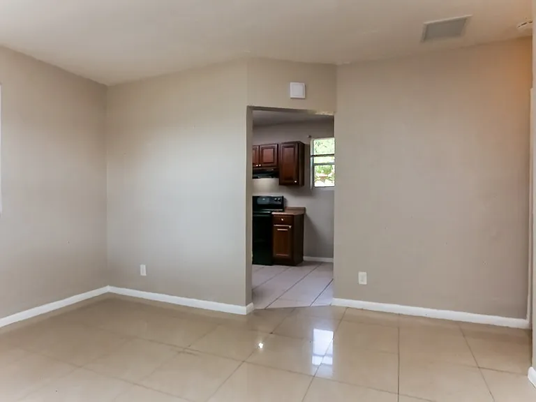 2323 NW 12th Ct — Photo 5