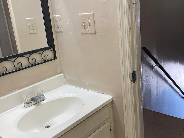 2131 W Gordon Ave #B — Photo 4