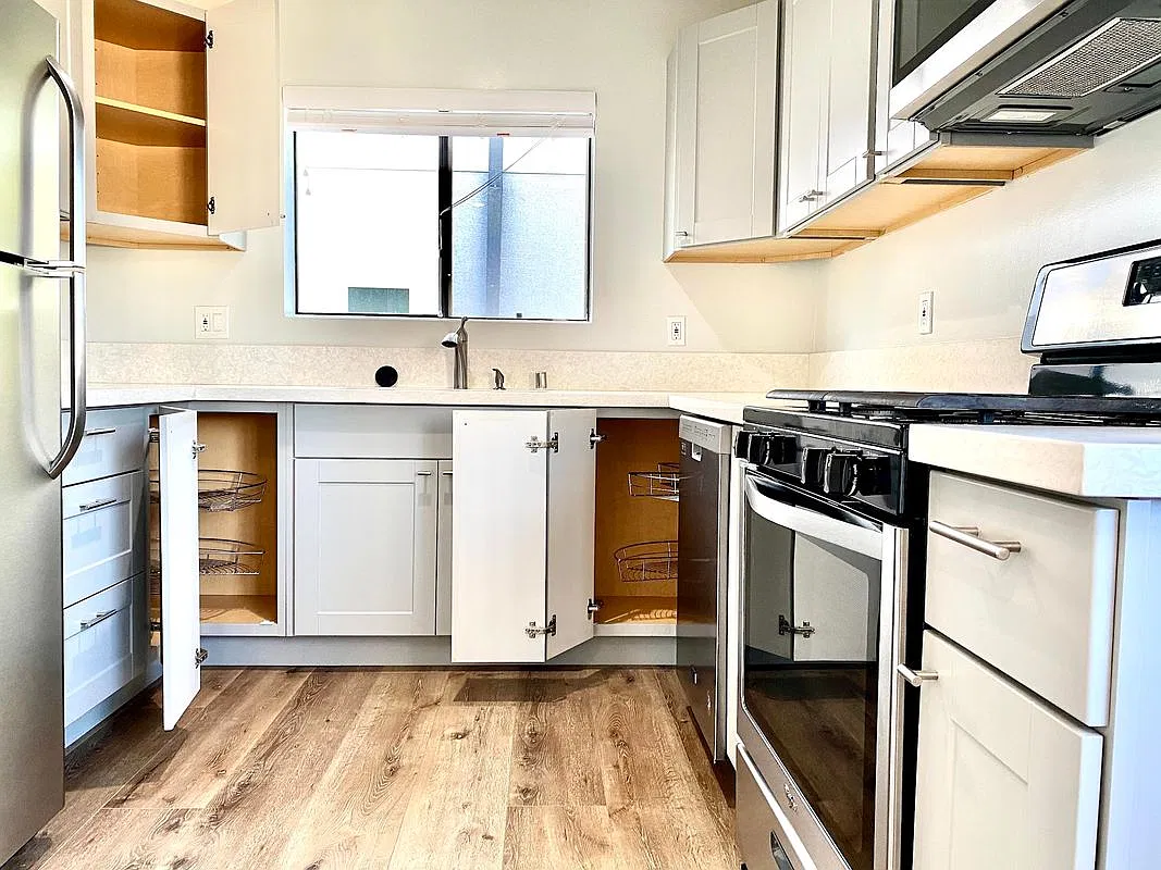 2 bed, 2.0 bath, 857 sqft, $2,750 — Photo 2