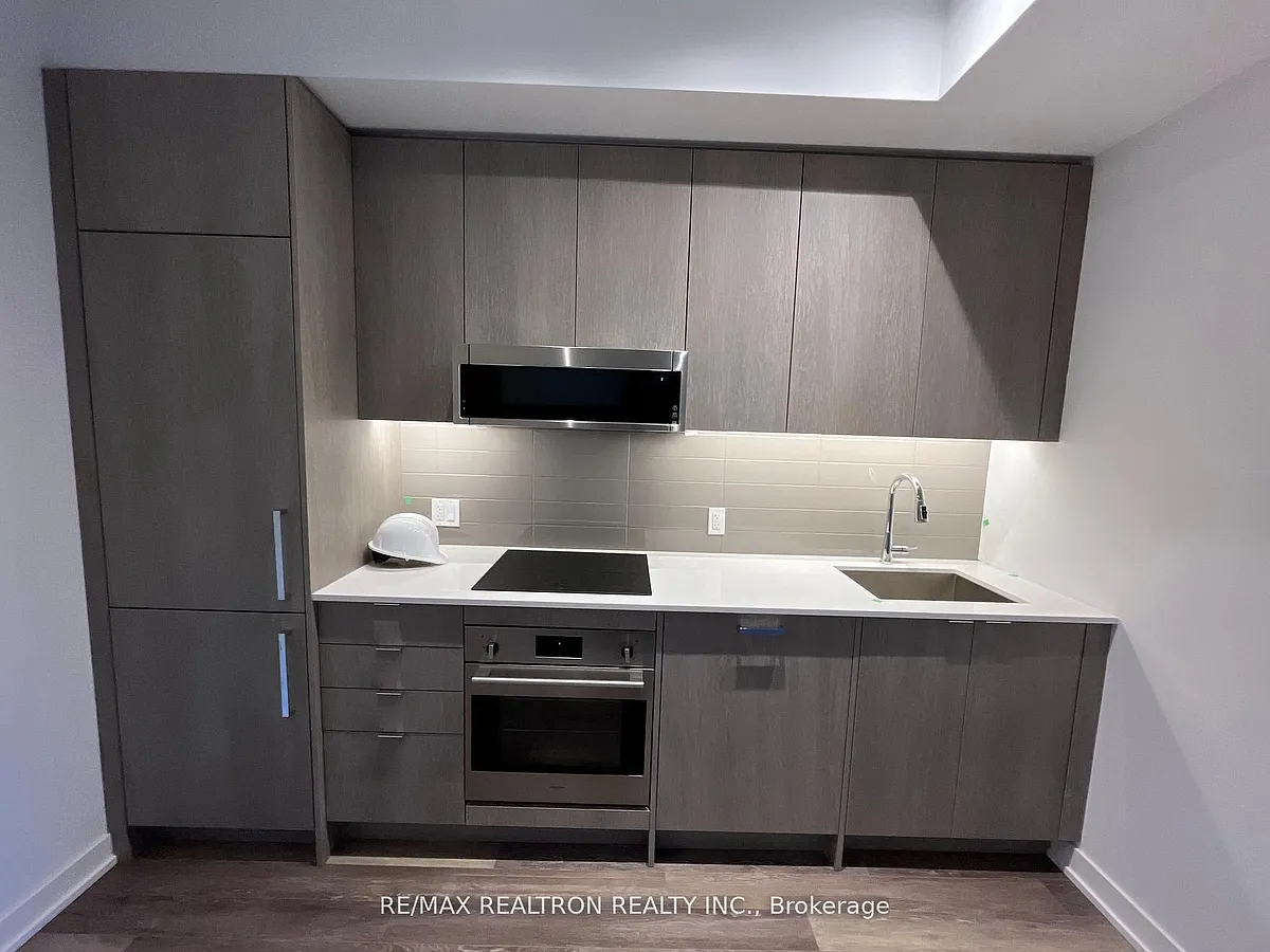 Photo 1 of 20 - 250 Lawrence Ave W #401 - Toronto, ON Primary Photo - 250 Lawrence Ave W #401