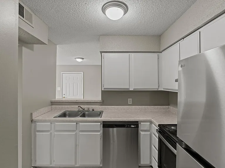 Blossom Wood Apartments — Photo 34