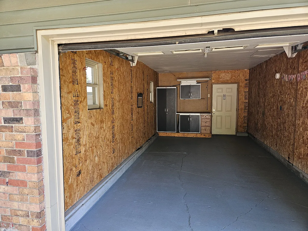 Garage - 106 Broadmoor Dr