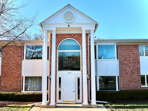 1503 N Milwaukee Ave APT 2B, Libertyville, IL 60048