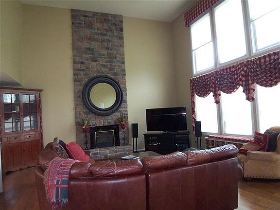 4th image of 162 Feist Manor Dr