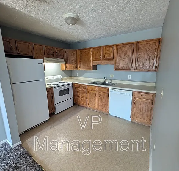 2218 Emerald Dr #9 — Photo 4