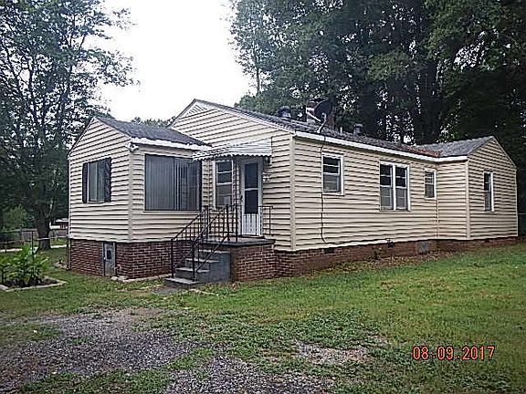 2nd image of 305 Churchill Cir
