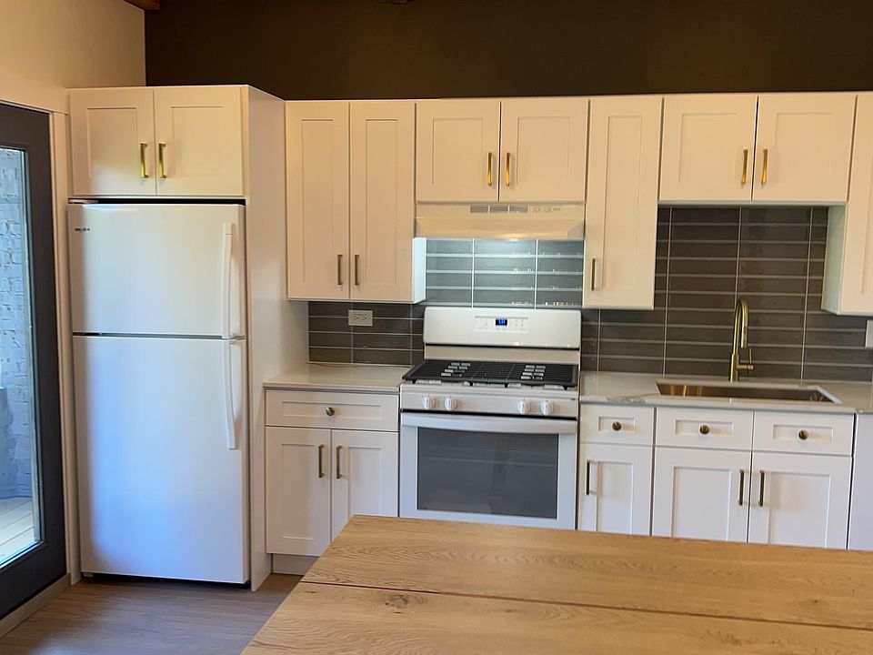 1st image of 3056 W Franklin Blvd #3F