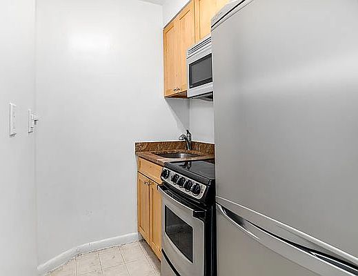 3rd image of 434 E 83rd St APT 1A