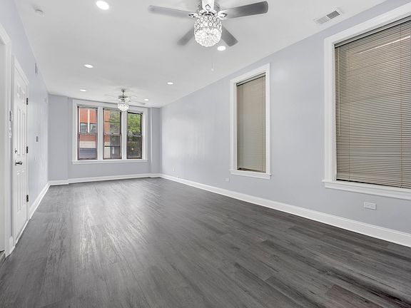 3rd image of 2253 W Belmont Ave
