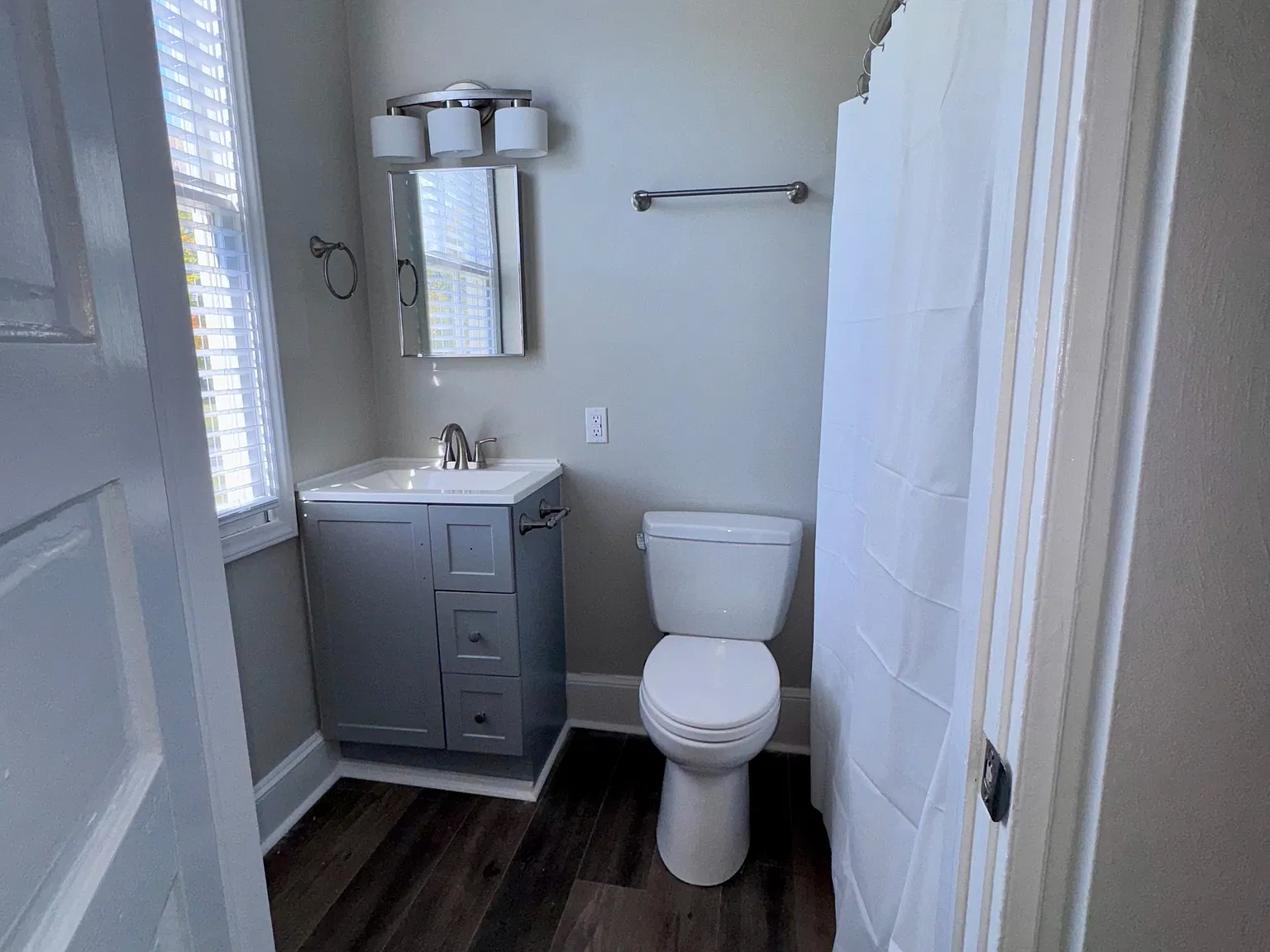 3 bed, 900 sqft, $1,100 — Photo 4