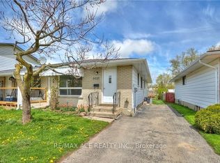 6033 Swayze Dr, Niagara Falls, ON L2J3K2