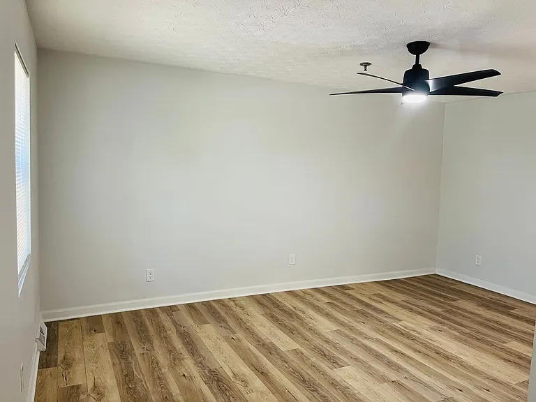 2141 Thompson Ave SE — Photo 5