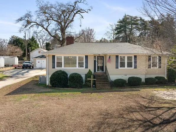 13 Ware St, Ware Shoals, SC 29692