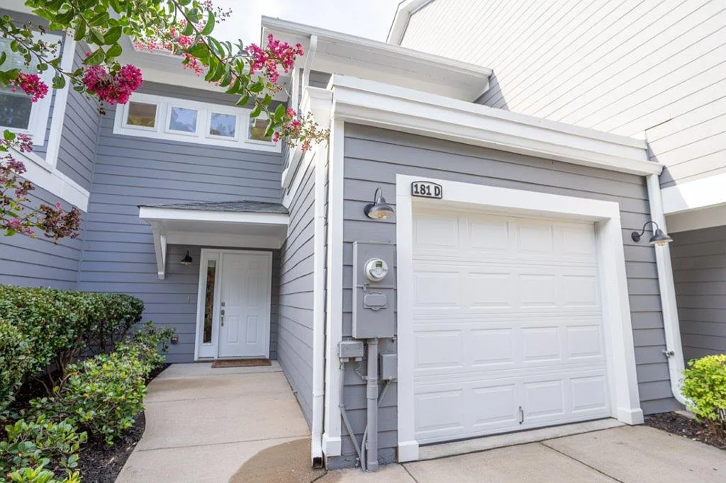 2 bed, 2.5 bath, 1633 sqft, $2,100 — Photo 2