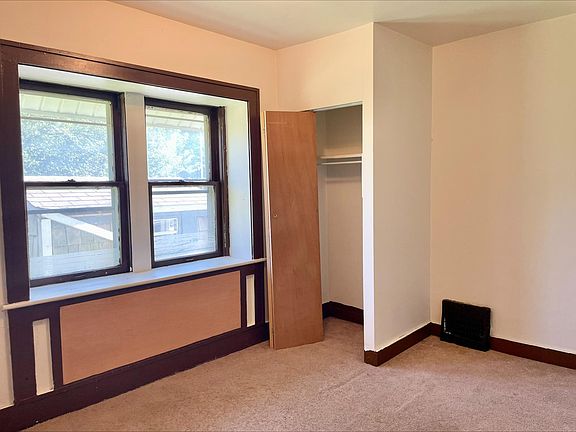 3rd image of 212 Crosby St #1