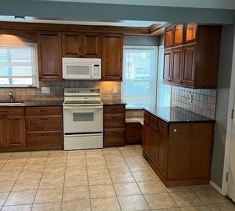 5th image of 23793 Lambrecht Ave