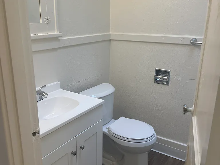 1237 Commerce Ave #10 — Photo 6