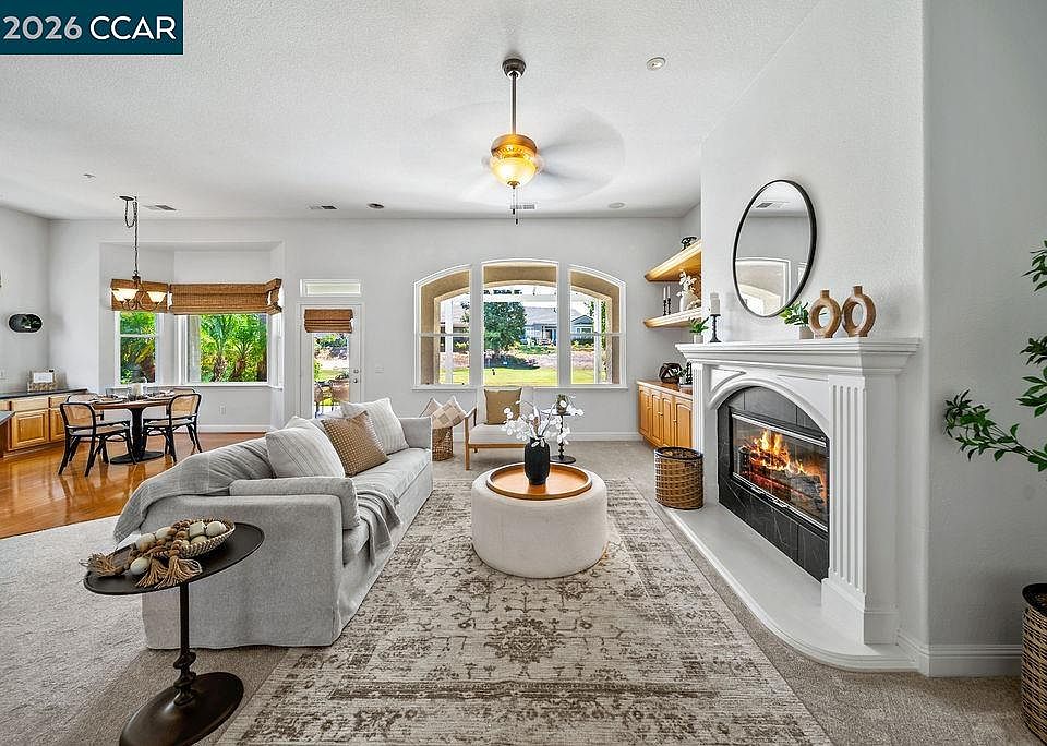 1st image of 742 Richardson Dr