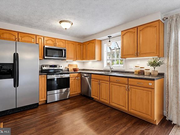 5th image of 7971 Millstream Ct